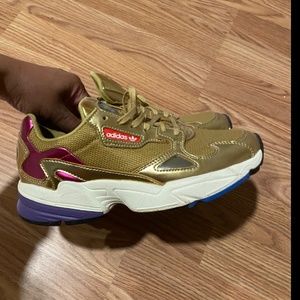 Adidas sneakers womens size 7